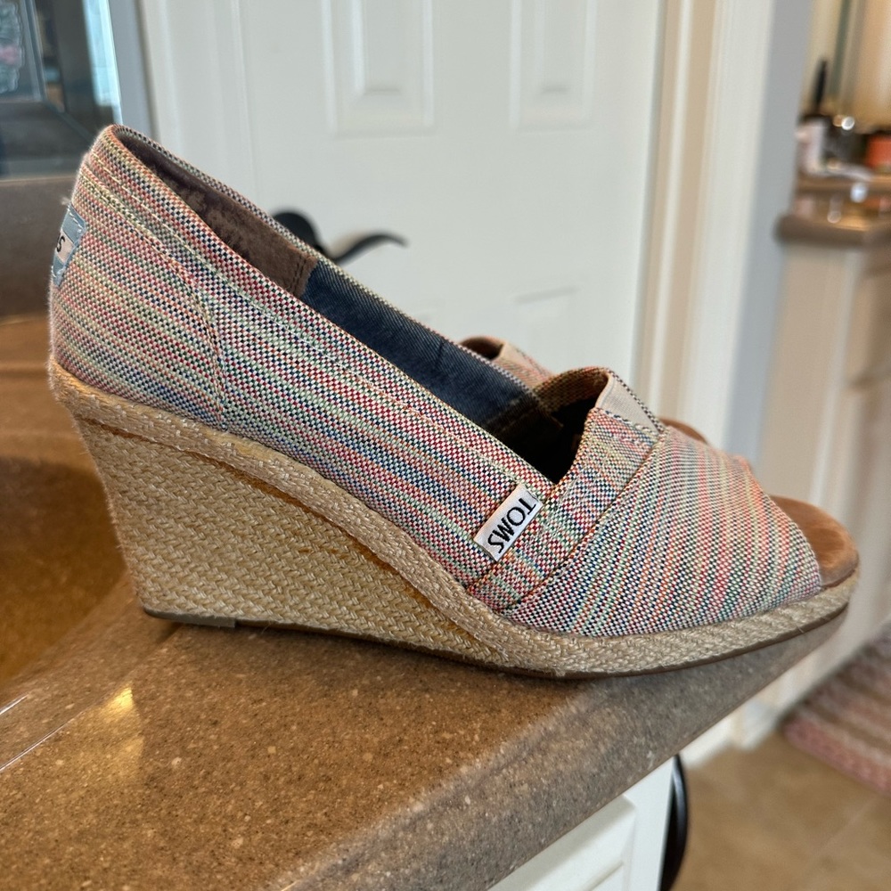Toms wedges
